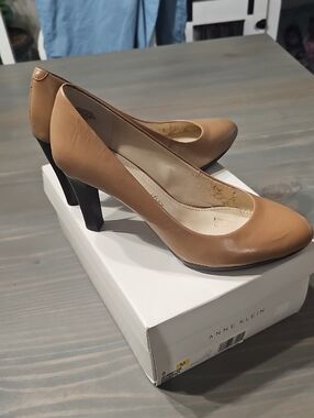 Anne Klein Tan Leather Mid Heel Pumps